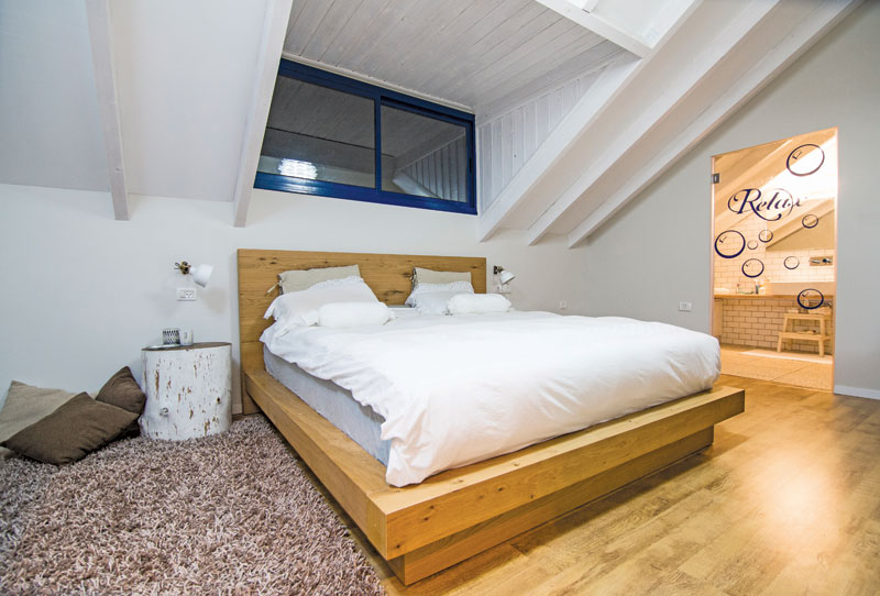 חדר שינה מעץ עיצוב כפרי 